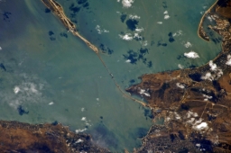 Российский космонавт опубликовал фотографию Крымского моста с орбиты МКС.